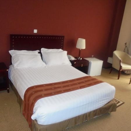 Soramba Hotel Business Plc Addis Abeba Buitenkant foto
