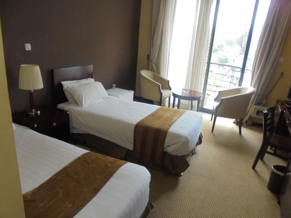 Soramba Hotel Business Plc Addis Abeba Buitenkant foto