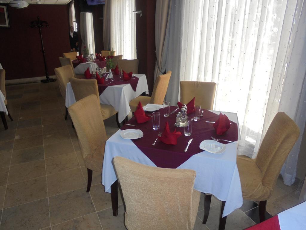 Soramba Hotel Business Plc Addis Abeba Buitenkant foto