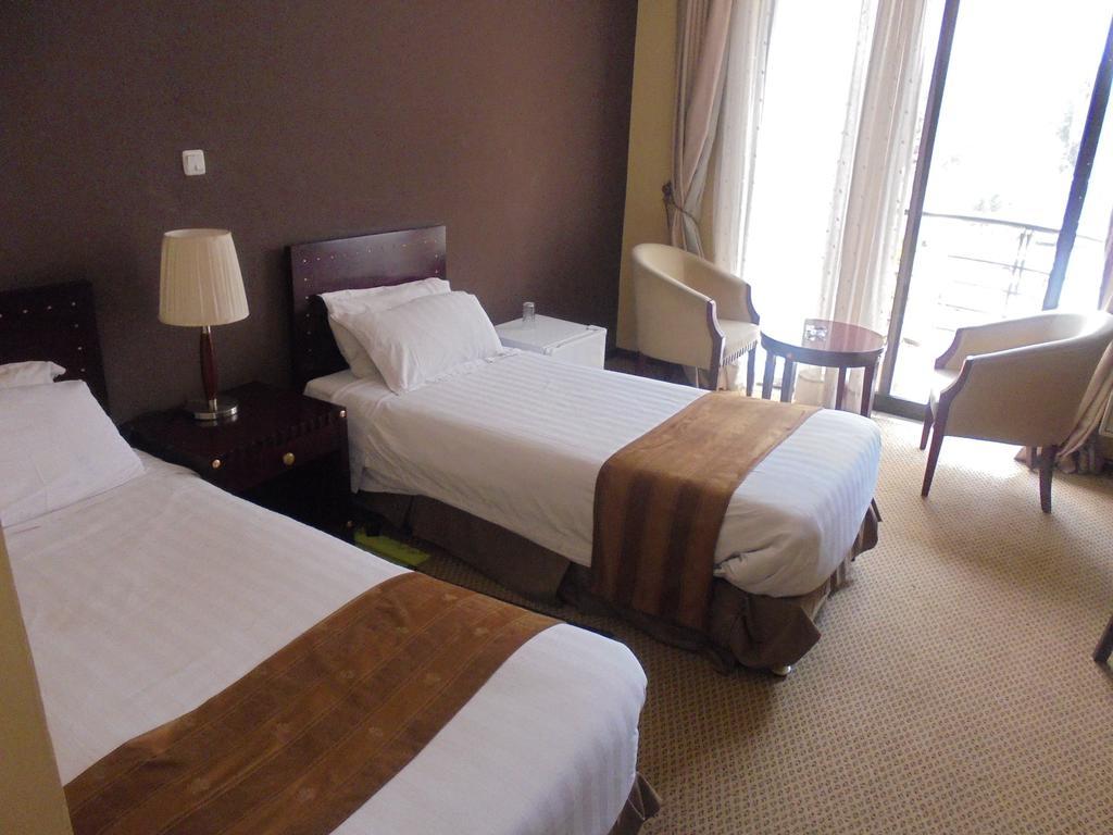 Soramba Hotel Business Plc Addis Abeba Buitenkant foto