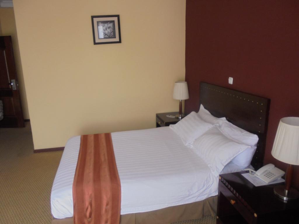 Soramba Hotel Business Plc Addis Abeba Buitenkant foto